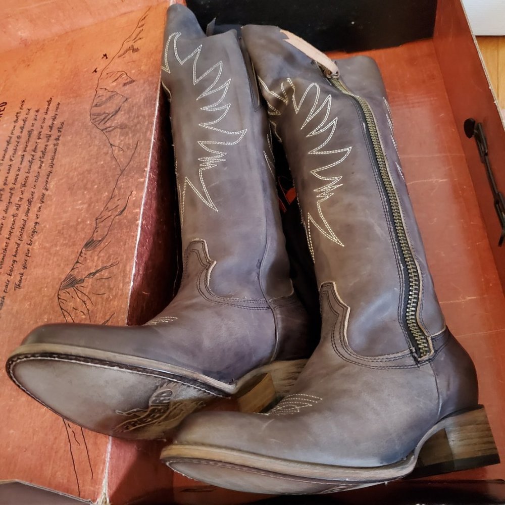 NWT Freebird Whisper Distressed Dark BrownLeather Boots - Picture 9 of 12